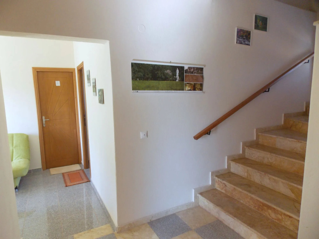 Nikos Apartments