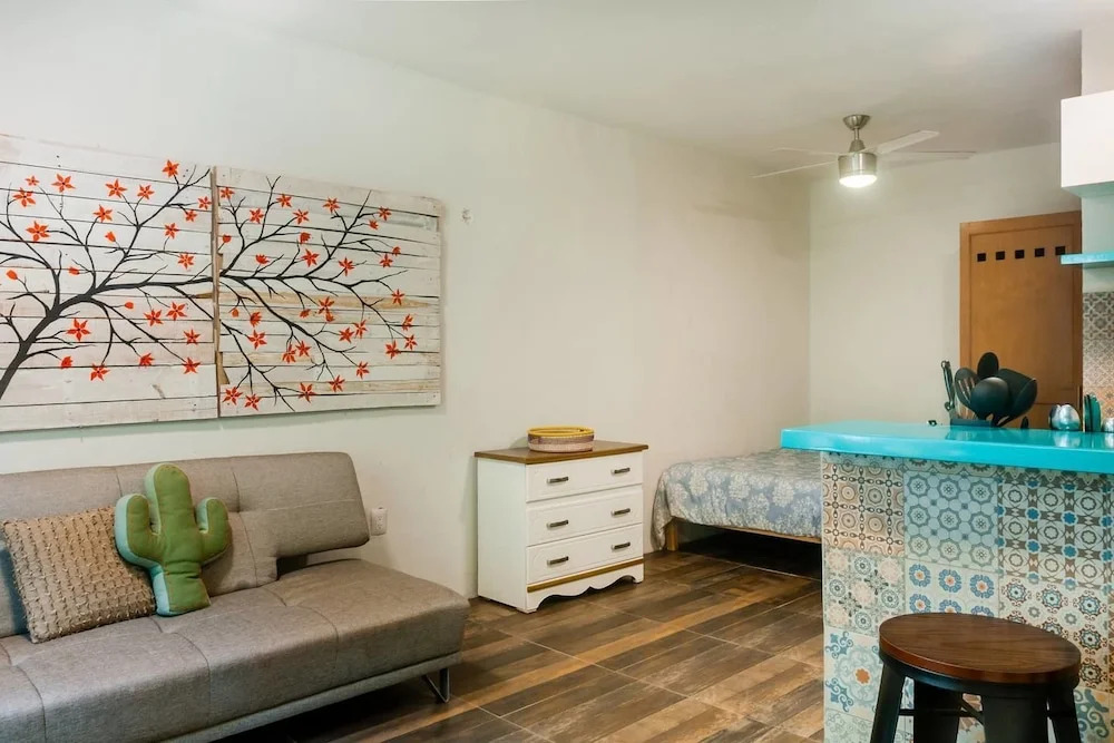 Modern & Sexy Downtown Studio