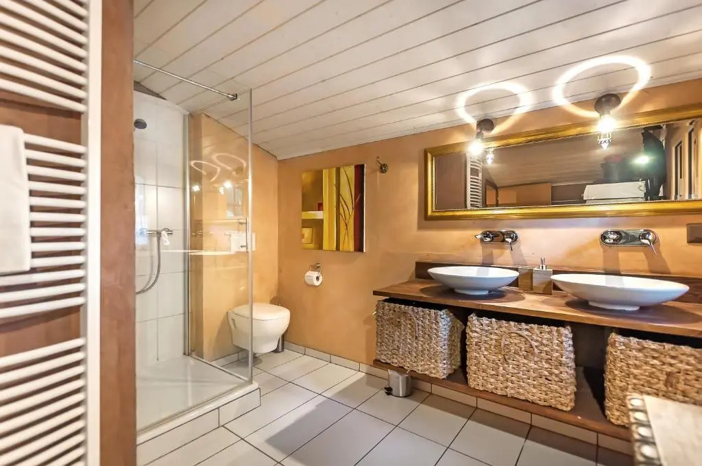 Charming Little Chalet for 6 People & Free Ski Lockers