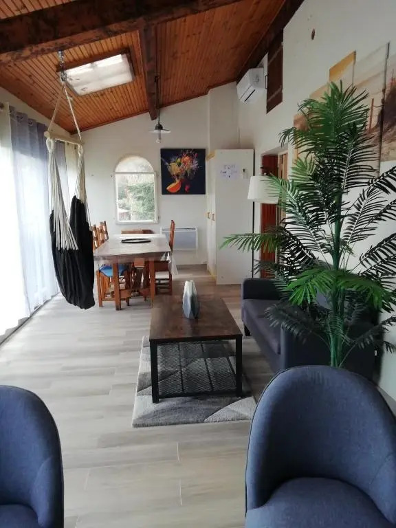 Appartement classé 3 étoiles au 1er étage dune maison avec jardin dans un quartier calme