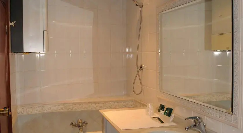 Colonna Room Rental
