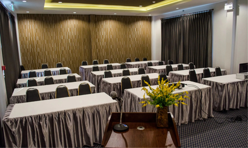Seree Grand Resort