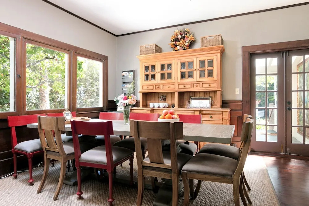 New Listing! The Penthouse Suite At De La Vina Inn Studio Bedroom Hotel Room