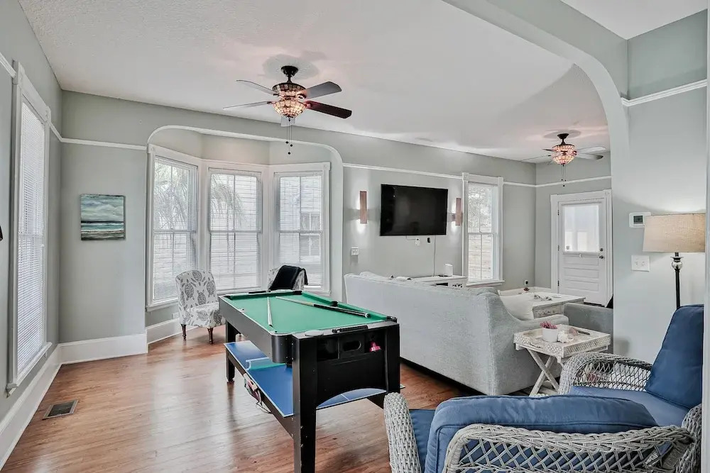 Classic Victorian Home Near Downtown With a Private Pool, Wifi, & Washer/dryer