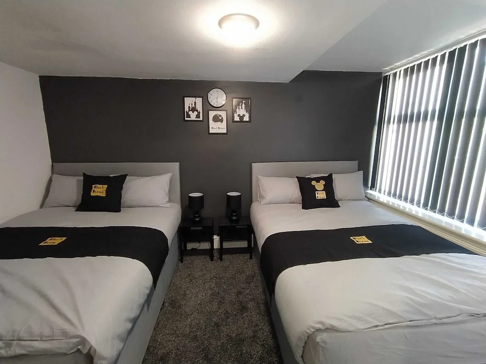 Black Ocean Holiday Apartments