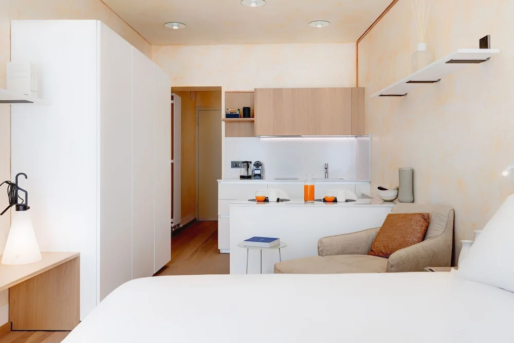 1881 LUXURY SUITES