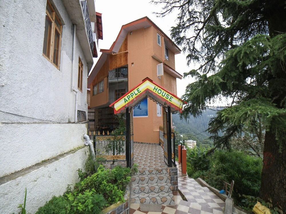 OYO 17002 Apple House