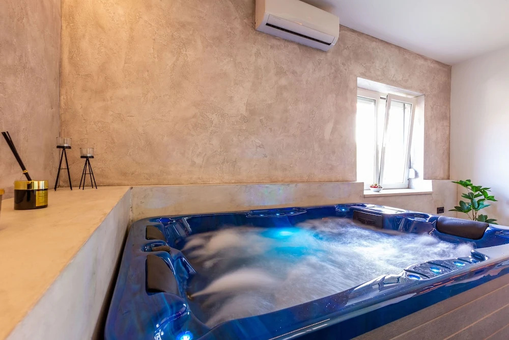 Luxury Hedone Apartment with Private SPA Zone