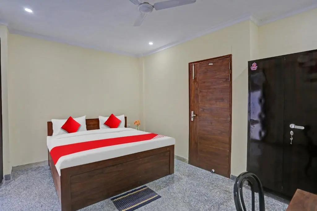 Flagship Unicorn Rooms Near Omaxe Celebration Mall