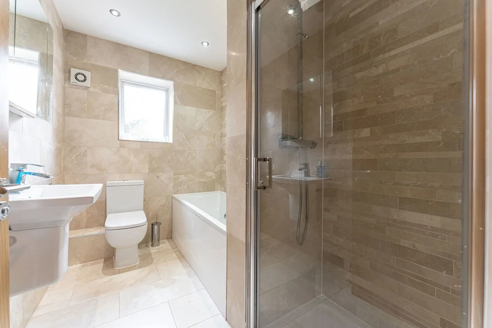 Large Home near city centre, UOB & QE hospital
