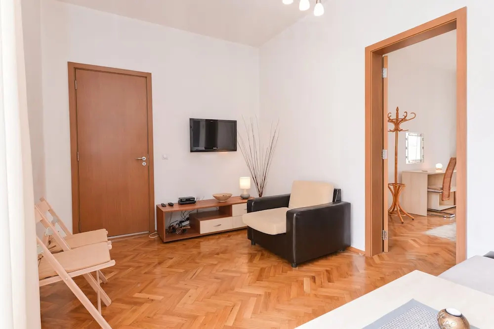 FM Deluxe 1-BDR Apartment - Artist's Place