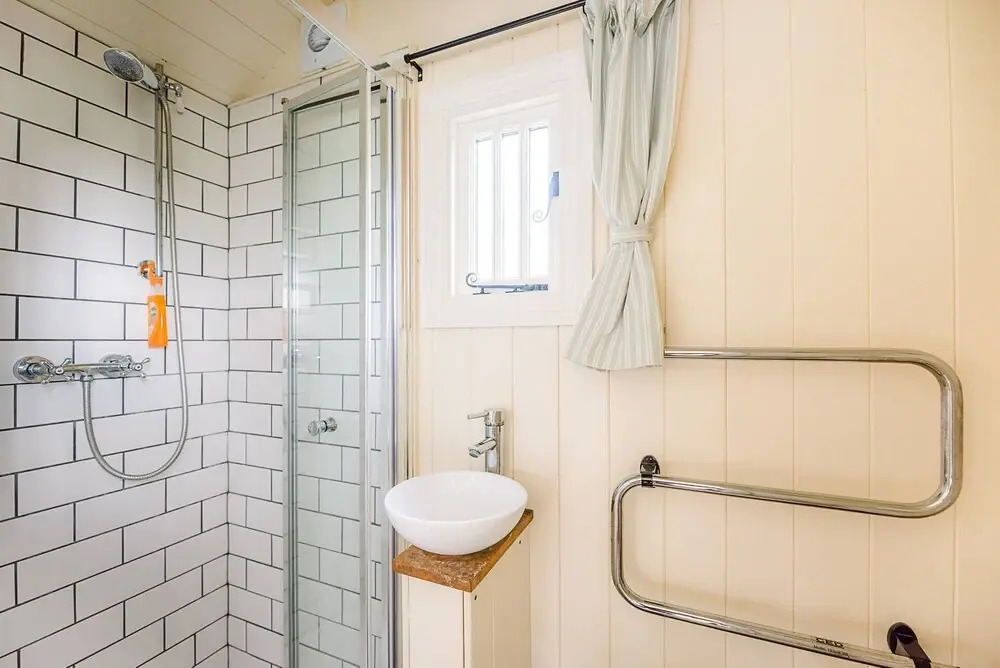 Sage Shepherds Hut, Boundary Farm Cottages