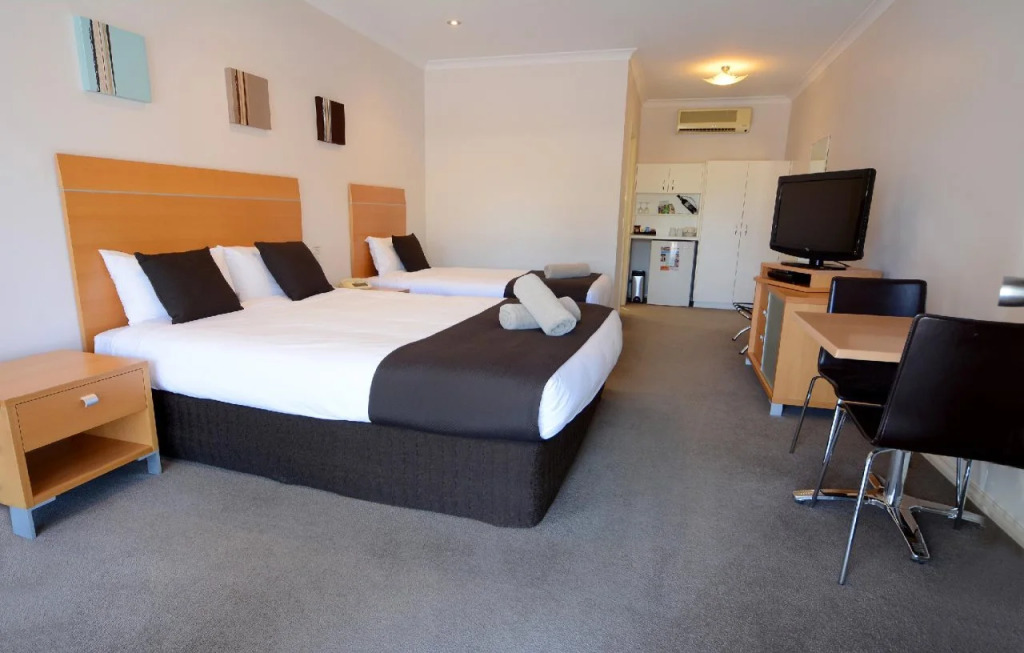 Golden Reef Motor Inn