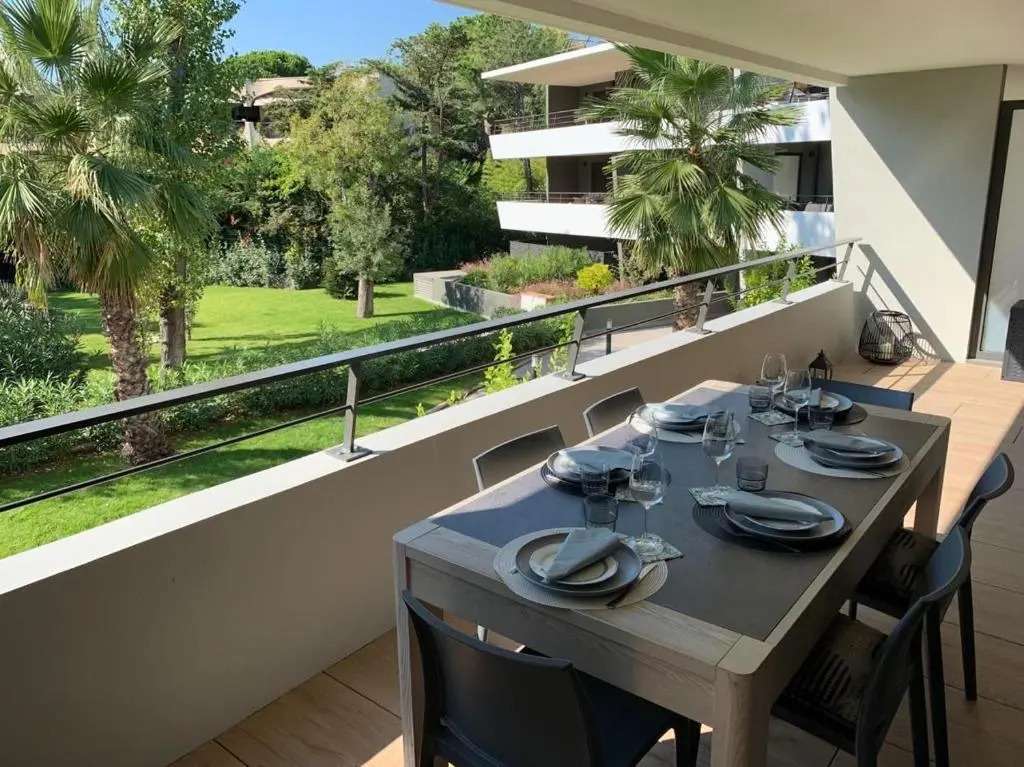 Apartment sea side rooftop swimming pool Between Antibes and Nice