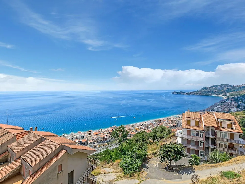 Stunning Holiday Home in Letojanni near Sea