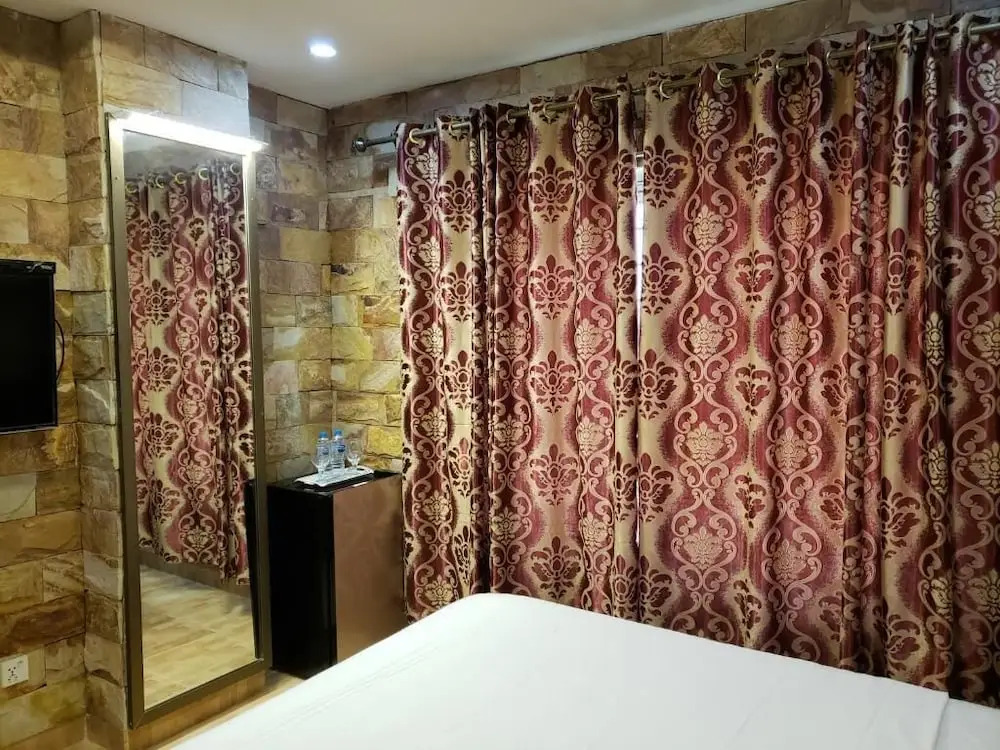 Midway Inn Hotel