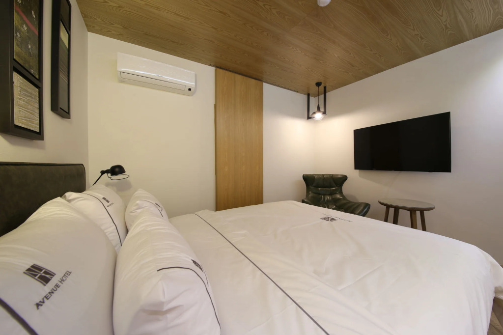 Avenue Hotel