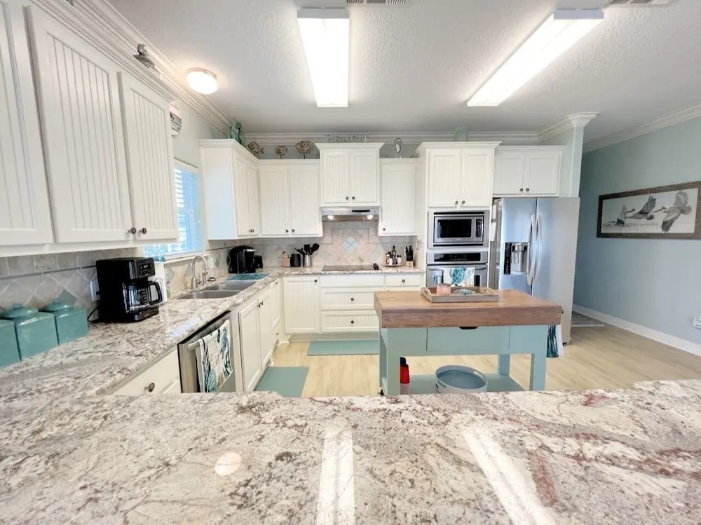The Green Seahorse 4 Bedroom Home by RedAwning