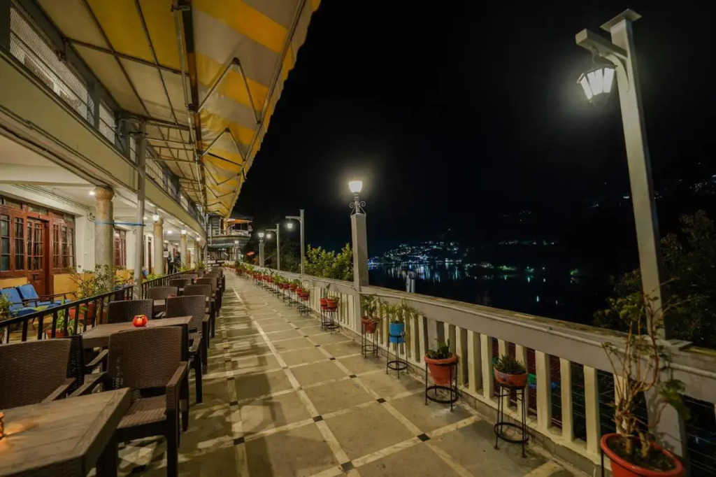 Hotel Silverton (180 lake view)