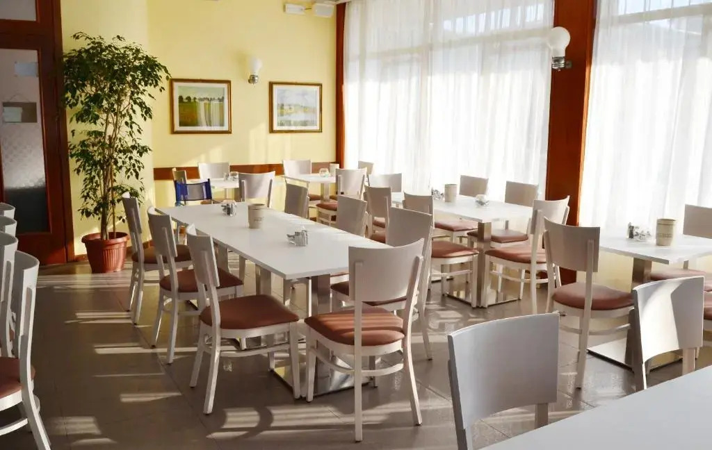 Hotel Midi