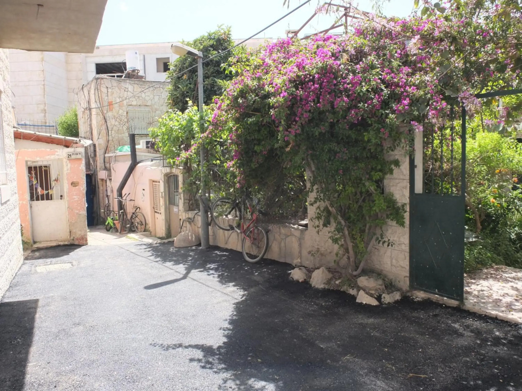 Central old stone Jerusalem apartment