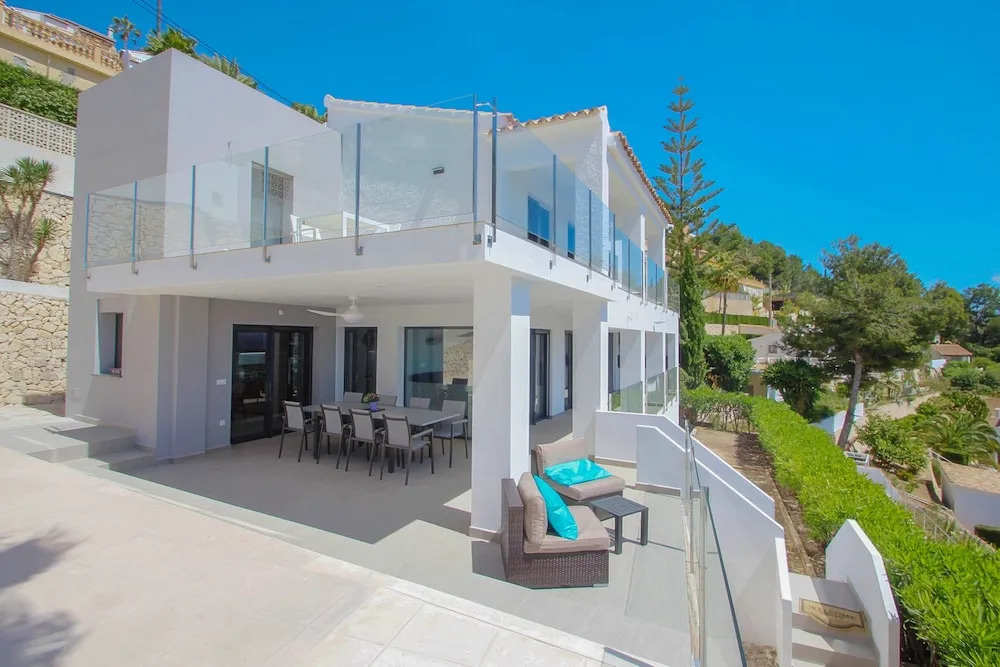 Amigos - holiday home with private swimming pool in Moraira