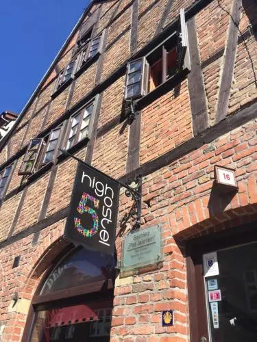 High 5 Hostel