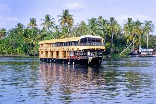Green Heaven House Boat 1