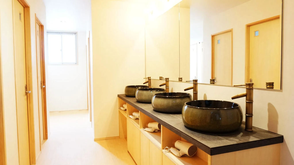 Poly Hostel 2 Namba