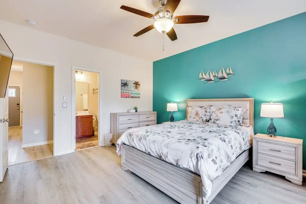 1 Mi to Ocean: Modern Carolina Beach Townhome
