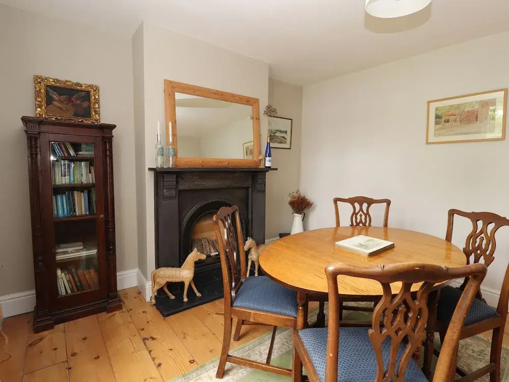 2 Ashby Place