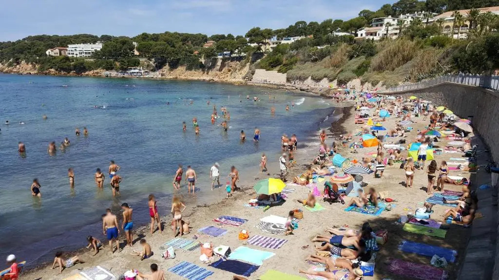 Grand T2 vue mer calme climatisé 500 m village et plage parking gratuit