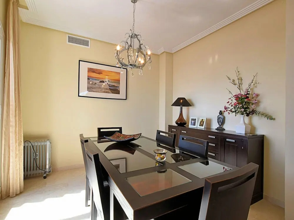 Comfortable apartment with sea views near Estepona, within walking distance from the sea