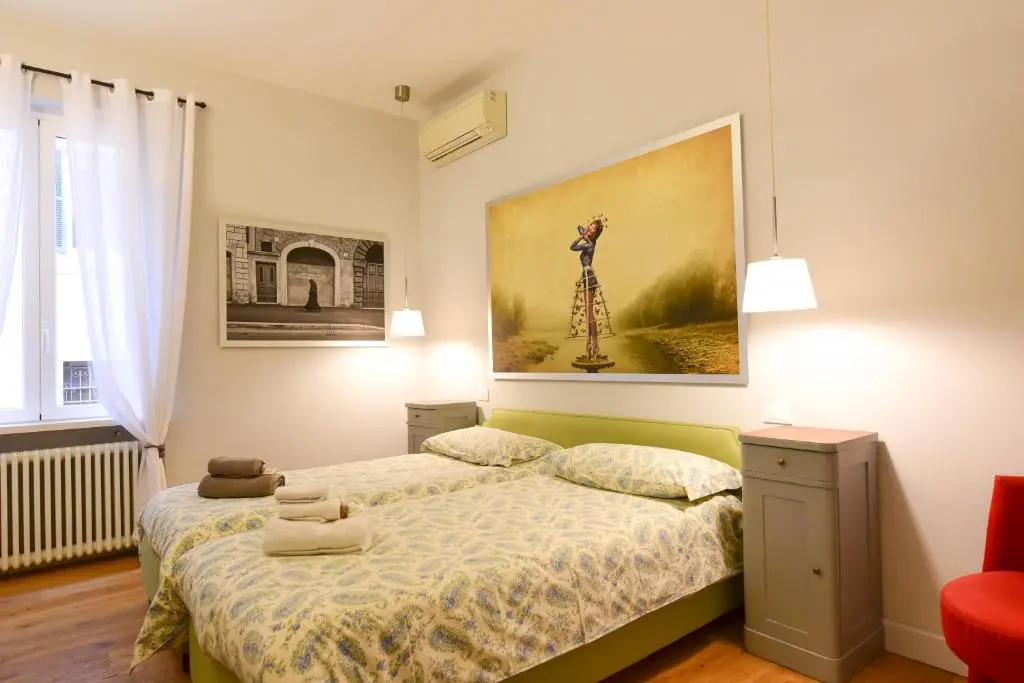 Fotofever Apt, two bedrooms with air conditioned in elegant shopping area, close to Vatican City