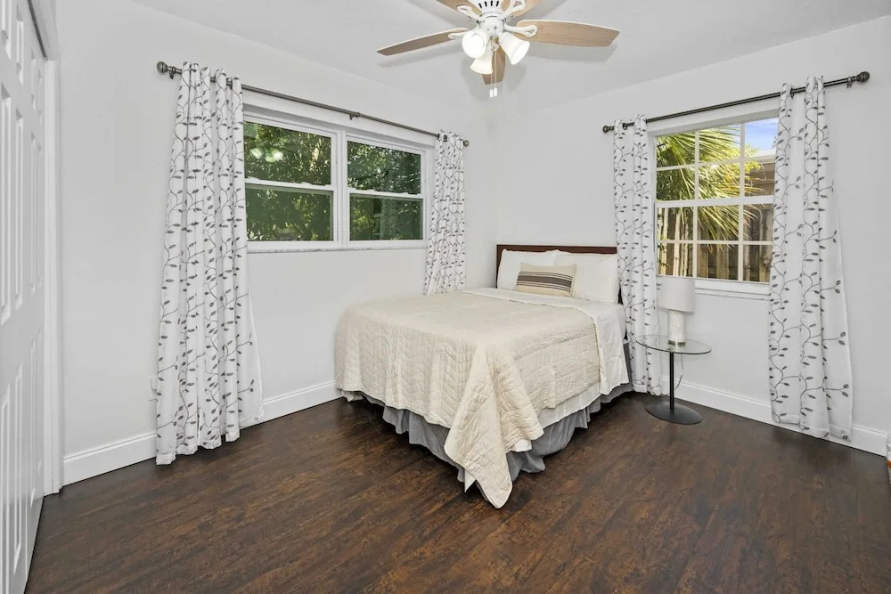 New Private Green Oasis 3br-3bapatio, Private Parking Clean & Cozy