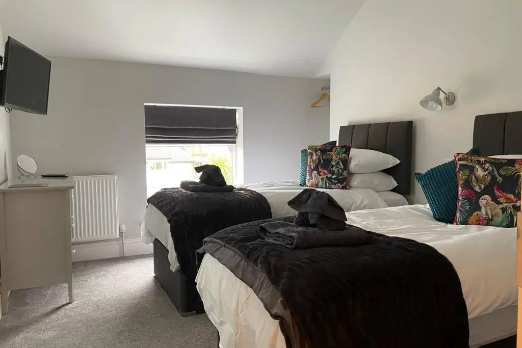 WESTREACH Filey - a 4 Bedroom, all en-suite sleep 8 Townhouse