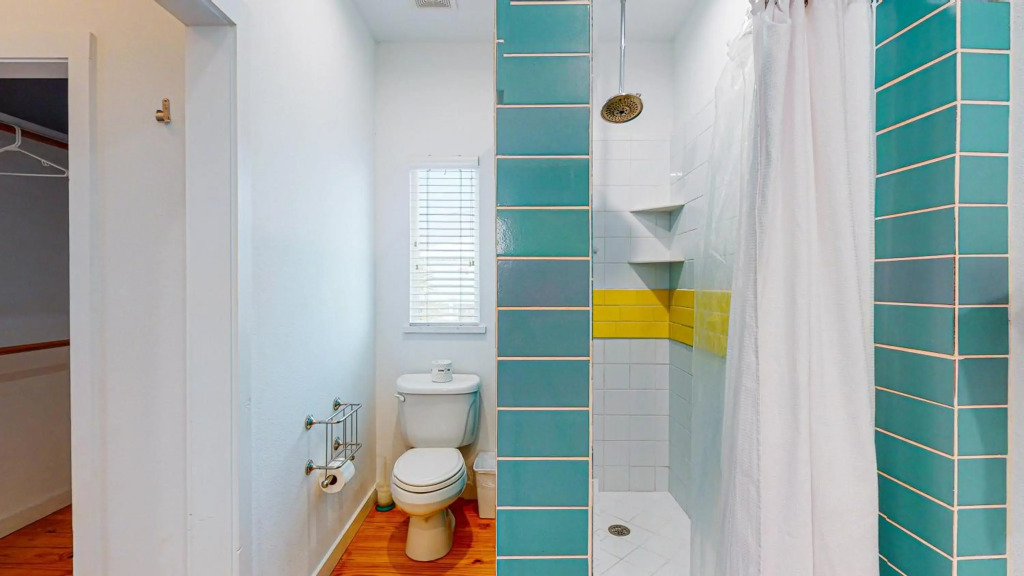 TP5 5BR Townhome, Shared Pool, In Town, Near Beach