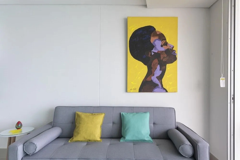 Stunning Highrise Seafront Apartment