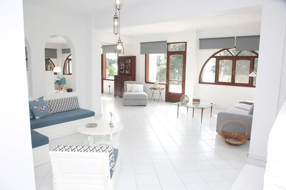 Romaric Mt. Garden House, Siviri