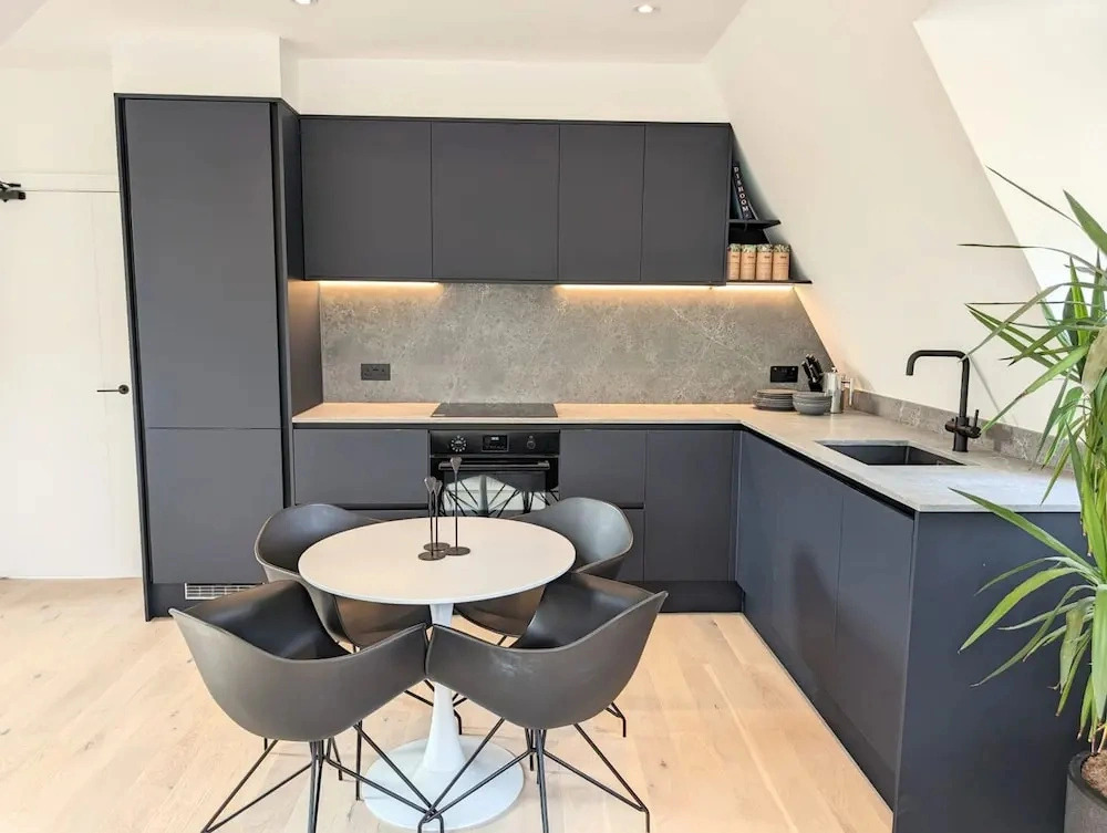 Modern Apartment in Moss Hall Court