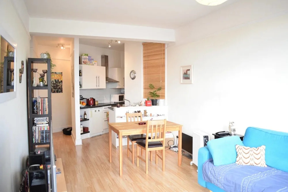 1 Bedroom Apartment With Beautiful Views in Hampstead