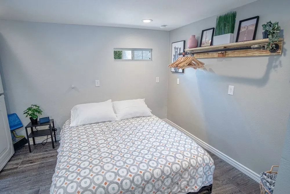 Adorable Guesthouse So Close to Amazing Downtown