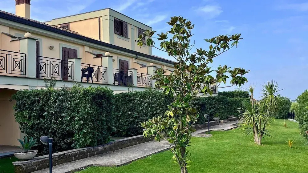 Tranquil Retreat Near Rome for 4