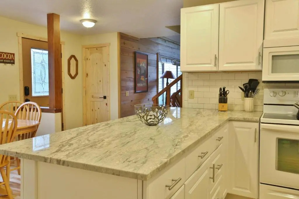 8 Leisure-Hot Tub-3BR/2BA