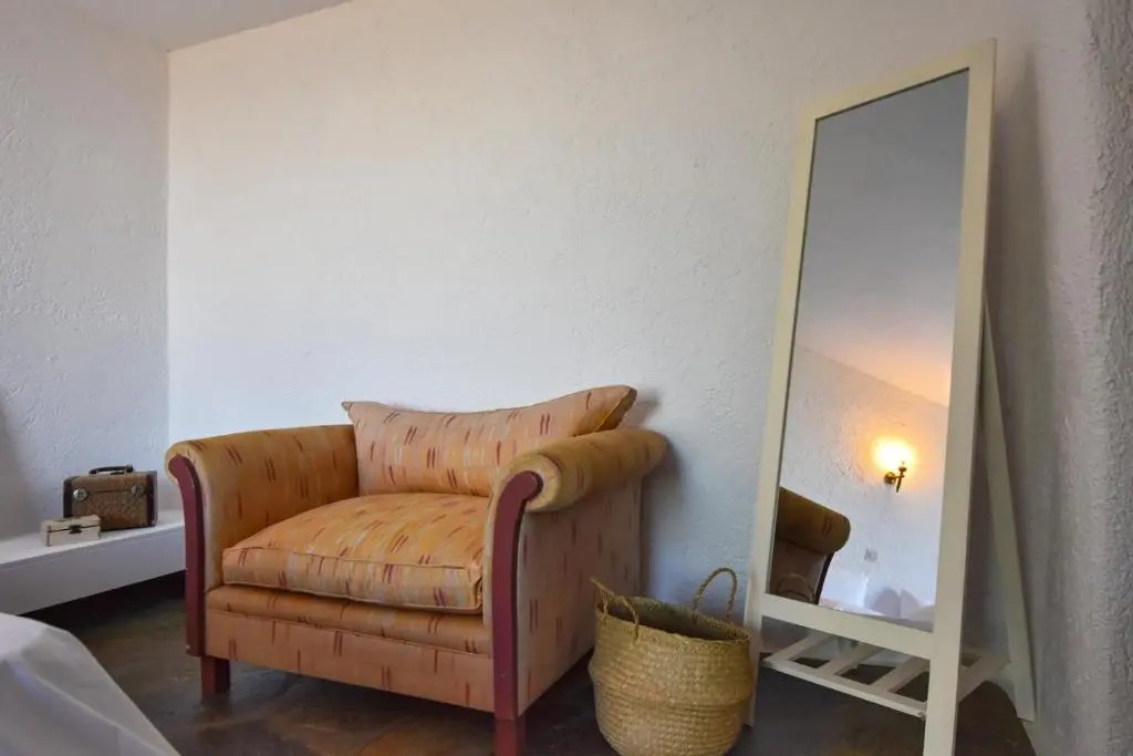 Family house with a swimming pool 5 minutes from Ioulida