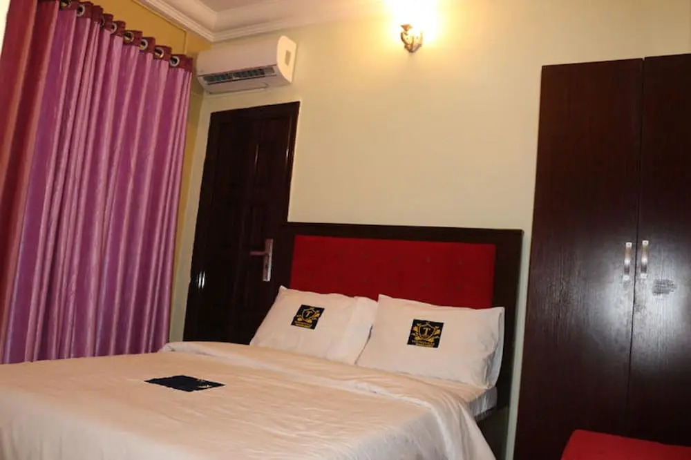 TommsVille Hotels