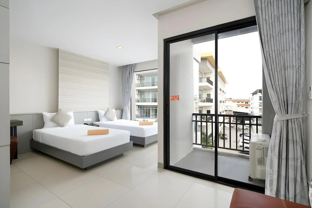 Leenova Hotel