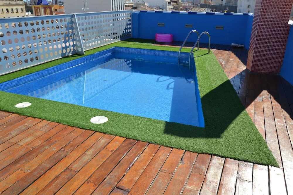Calle Carretería & Pool
