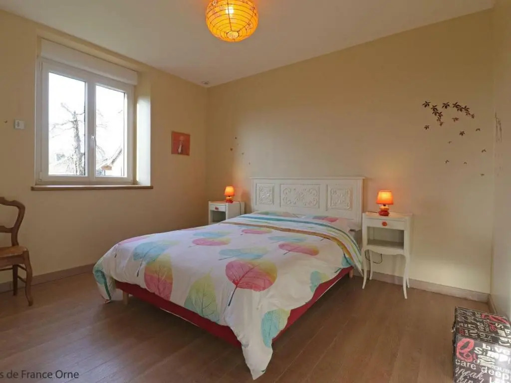 Maison spacieuse à St Denis de Villenette avec jardin clos - FR-1-497-115