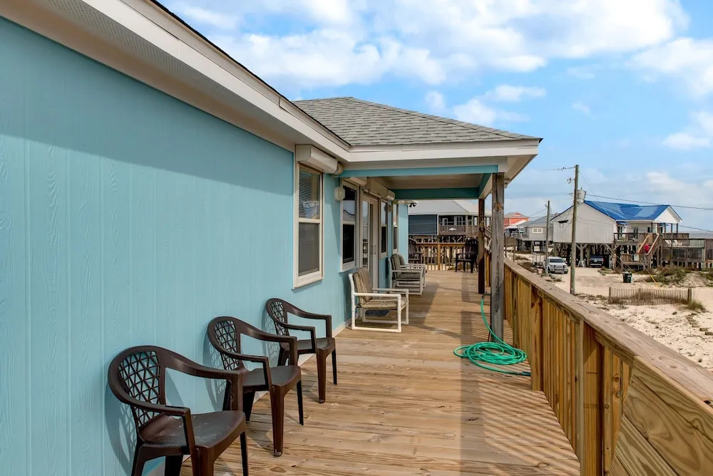 Sandbar - Spacious And Sunny - The Rooftop Crows Nest Offers Unsurpassed Island Views! 3 Bedroom Home by RedAwning